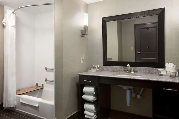 Suite, 2 Queen Beds, Accessible Tub (Mobility Hearing Accessible)