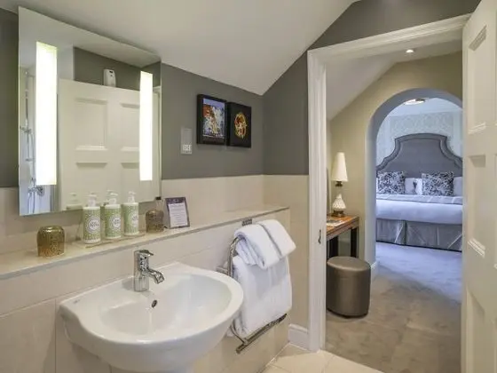 Deluxe King or Twin Room