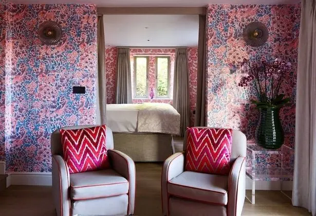 Large Deluxe King Room