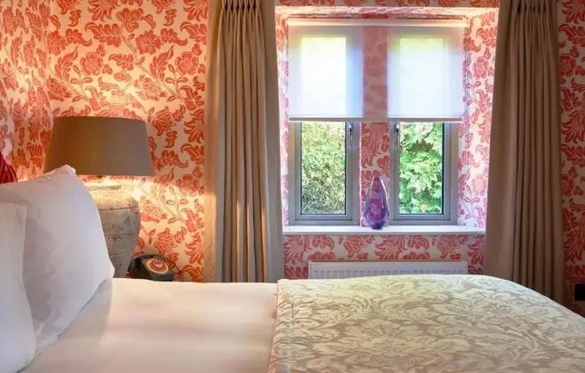 Large Deluxe King Room