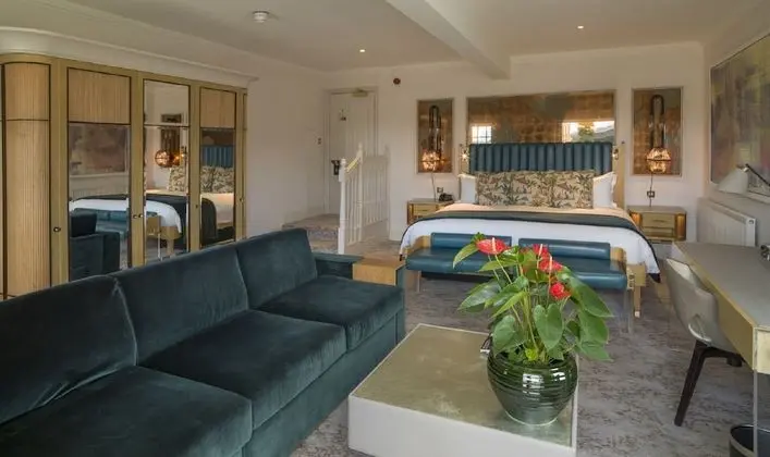 Luxe Hot Tub Suite