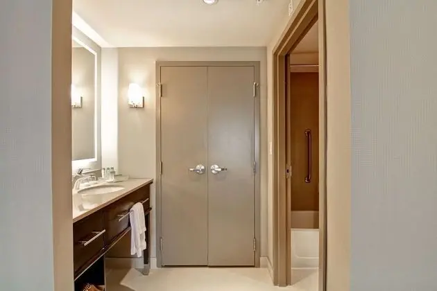 2 Queens 1 King Two Bedroom Two Bathroom Suite