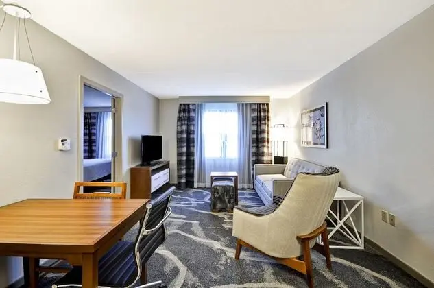 Süit (2 Double Beds and Sofabed)