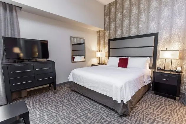 King Suite, Stüdyo