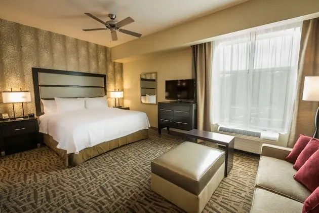 King Suite, Stüdyo