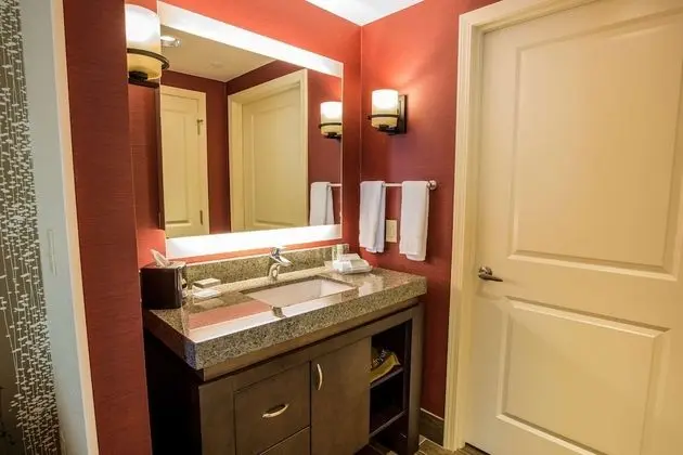 King Suite, Stüdyo