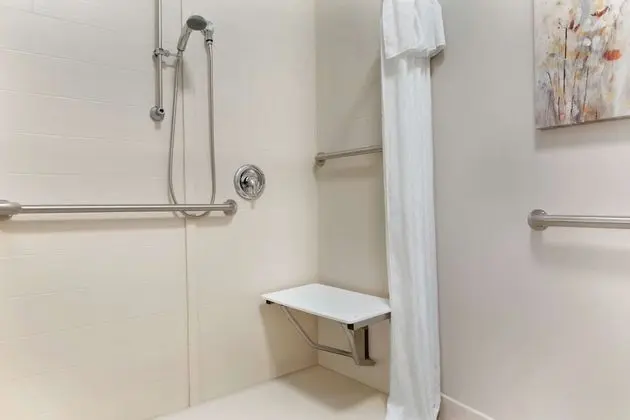 Süit, 1 Büyük (Queen) Boy Yatak ve Çekyat, Engellilere Uygun, Sigara İçilmez