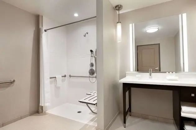 Süit, Engellilere Uygun, Sigara İçilmez (Roll-in Shower)