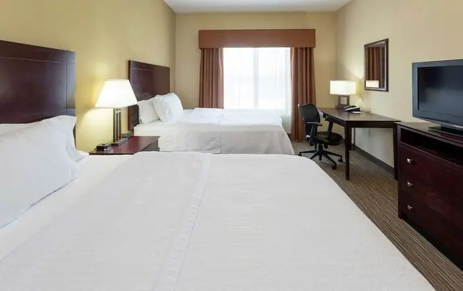 Süit, 2 Büyük (Queen) Boy Yatak, Engellilere Uygun, Küvet (Mobility & Hearing)