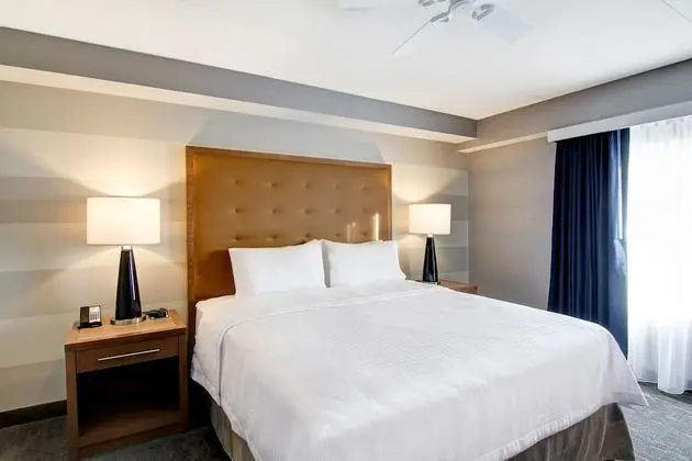 Süit, 2 Yatak Odası, Sigara İçilmez (1 King & 2 Queen Beds)