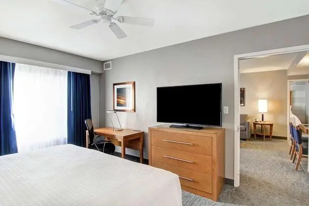 Süit, 2 Yatak Odası, Sigara İçilmez (1 King & 2 Queen Beds)