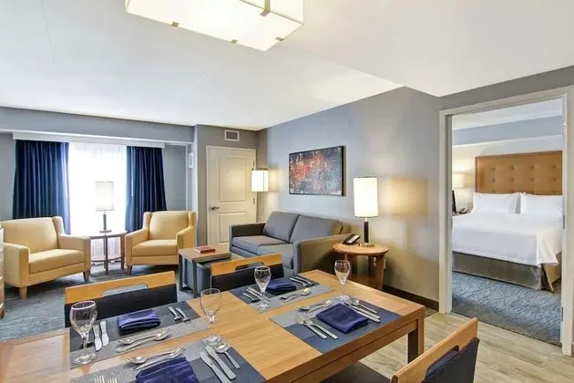 Süit, 2 Yatak Odası, Sigara İçilmez (1 King & 2 Queen Beds)