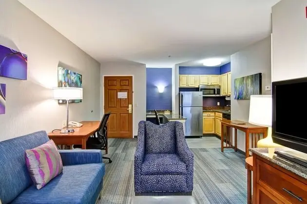 Süit (2 Double Beds and Sofabed)