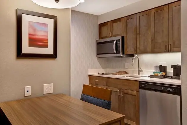 ADA Suite, 1 King Bed (Hearing)