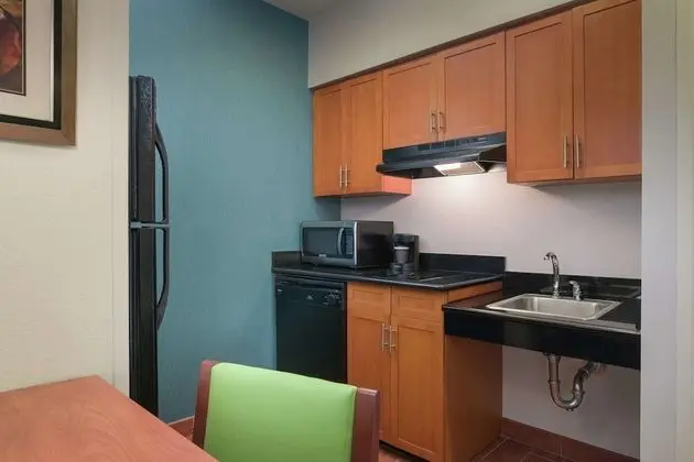 Süit, 2 Büyük (Queen) Boy Yatak, Engellilere Uygun (Roll-in Shower)