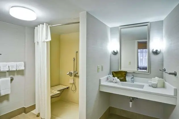 Süit, 1 Yatak Odası, Engellilere Uygun (Mob &Hear, RI Shower, 2 Dbl & Sofabed)