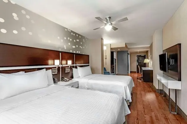Studio, 2 Queen Beds with Sofa Bed