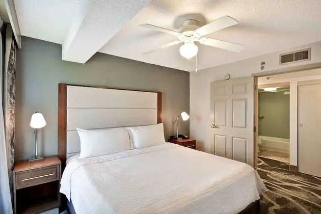 Süit, 2 Yatak Odası, Engellilere Uygun, Küvet (1 King Bed & 2 Double Beds, Sofabed)