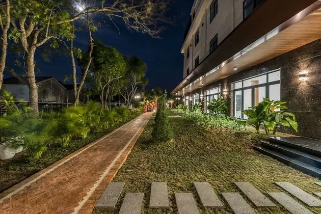 Deluxe Dört Kişilik Oda, Bahçe Manzaralı