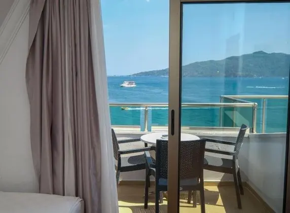 Jakuzili Suit Oda, Deniz Manzaralı, Teraslı