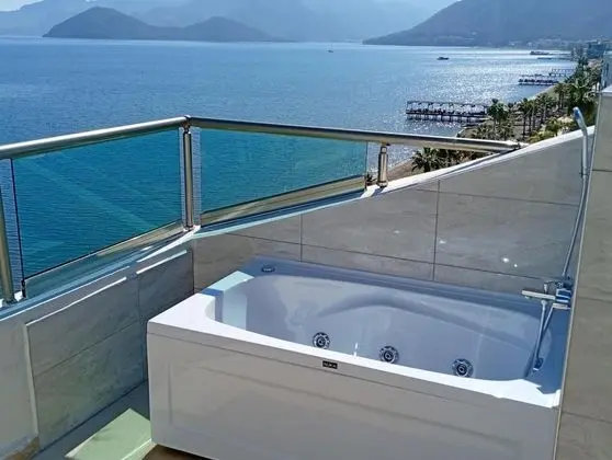 Jakuzili Suit Oda, Deniz Manzaralı, Teraslı