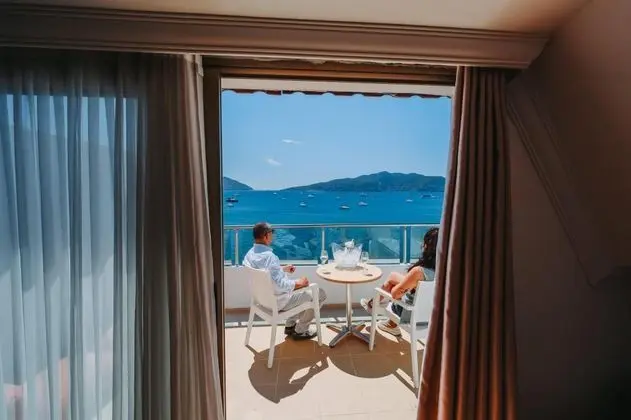 Jakuzili Suit Oda, Deniz Manzaralı, Teraslı