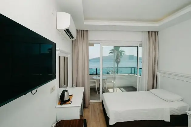 önden deniz manzaralı standart oda.2 kişi kalabilir.1 ad.dbl bed.yada 2 ad.sngl bed.