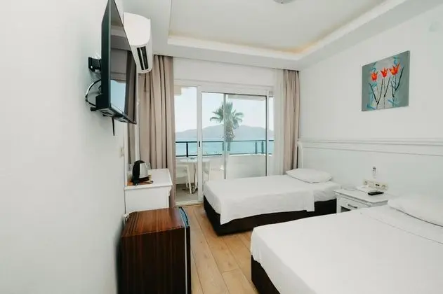 Standart Oda, Yandan Deniz Manzaralı, Balkonlu