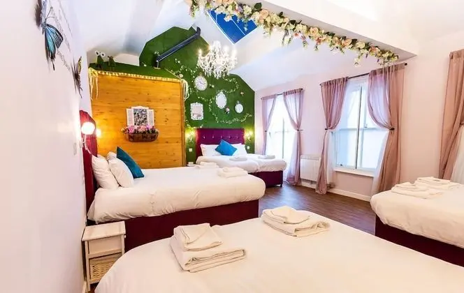 Deluxe Apart Daire, Özel Banyo (Through the Looking Glass)