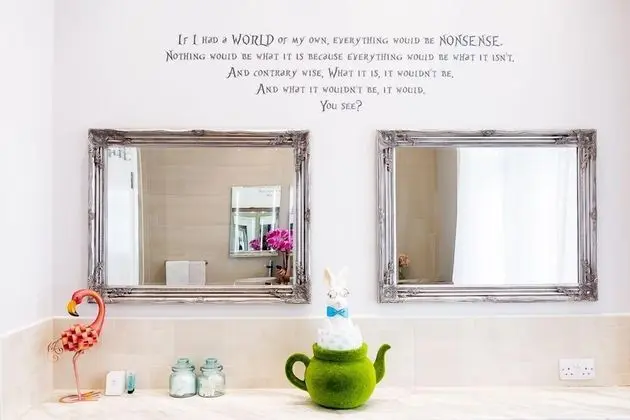 Deluxe Apart Daire, Özel Banyo (Through the Looking Glass)