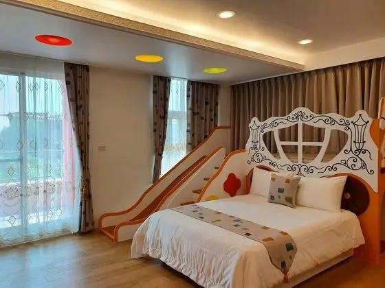 Büyük Yataklı Tek Kişilik Oda