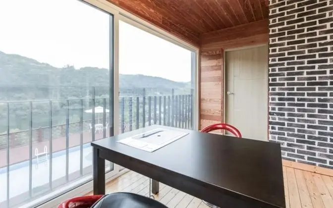 Oda (Autumn Outing (River View))