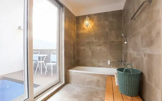 Oda (R Dreaming Room on Water)