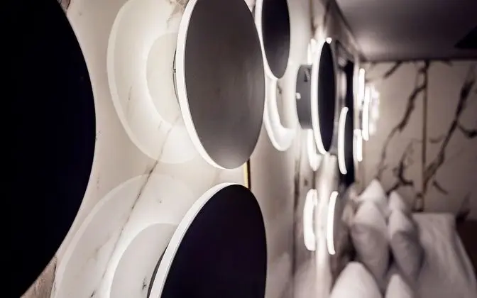 Oda (Deluxe Twin (Netflix & YouTube Availa)