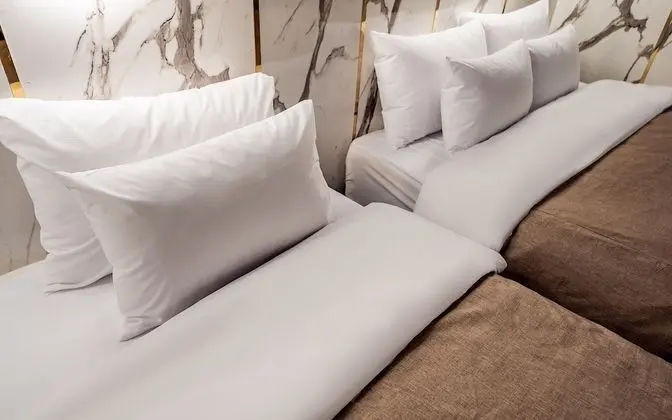 Oda (Deluxe Twin (Netflix & YouTube Availa)