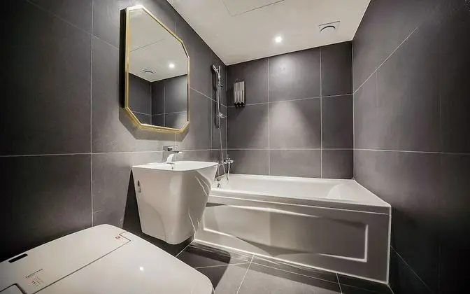 Oda (Deluxe Twin (Netflix & YouTube Availa)