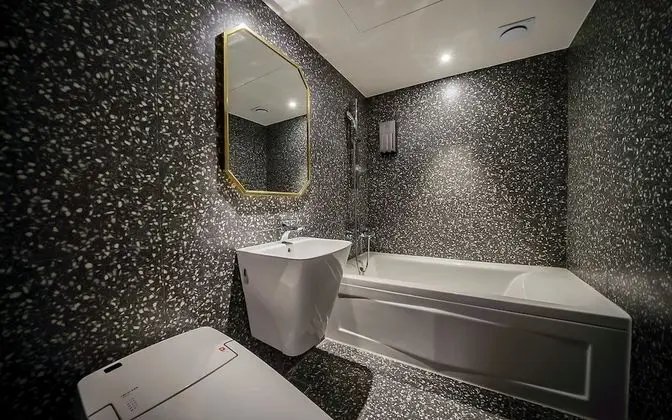 Oda (Deluxe Twin (Netflix & YouTube Availa)