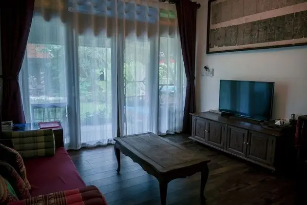 Luxury Tek Büyük Yataklı Oda, 1 En Büyük (King) Boy Yatak, Küvet, Havuz Manzaralı