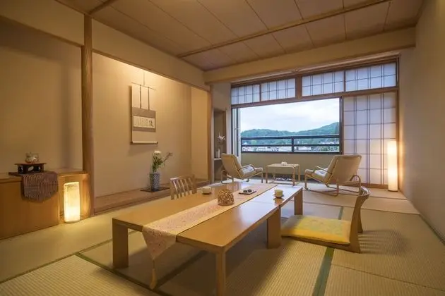 Traditional Oda, Sigara İçilmez, Nehir Manzaralı (Superior Japanese Style Room)