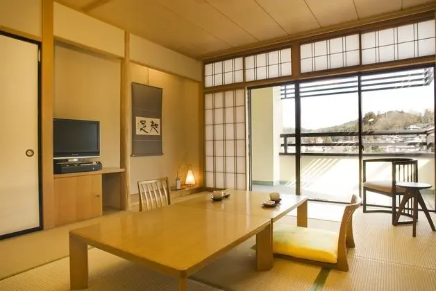 Traditional Oda, Sigara İçilmez, Nehir Manzaralı (Superior Japanese Style Room)