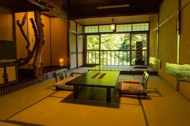 Traditional Oda, Ortak Banyo (Main Wing)