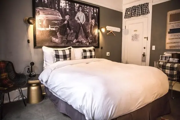 Oda, 1 Büyük (Queen) Boy Yatak