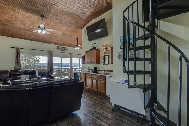 Ev (Hoot Owl @ Table Rock Lake - AMAZING )