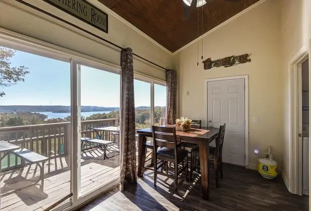 Ev (Hoot Owl @ Table Rock Lake - AMAZING )