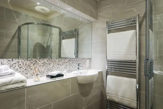 Deluxe Tek Büyük veya İki Ayrı Yataklı Oda, 1 Yatak Odası, Banyolu/Duşlu, Bahçe Manzaralı