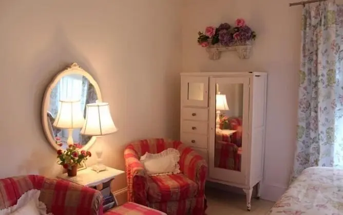 Standard Oda, 1 Büyük (Queen) Boy Yatak (2)