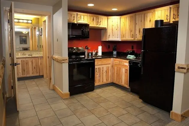 Ledge Rock Suite (Waterpark Access Additional)