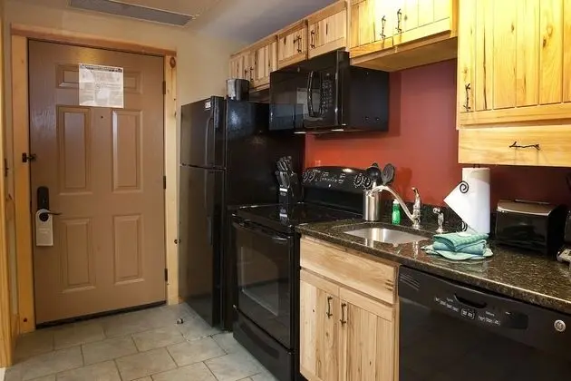Roaring Brook Suite - Waterpark Access Additional