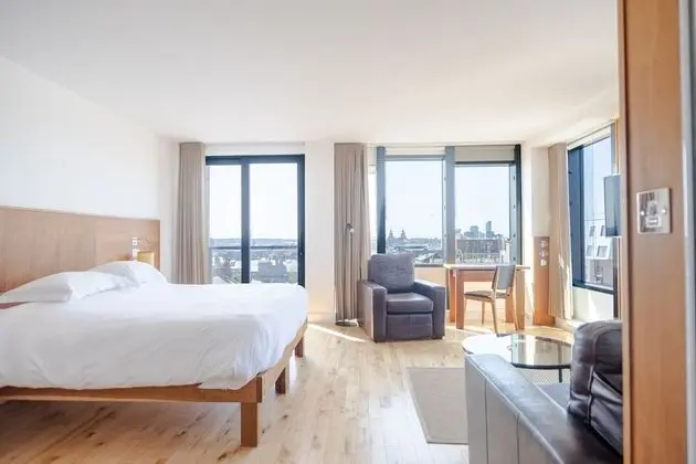 Corner Suite