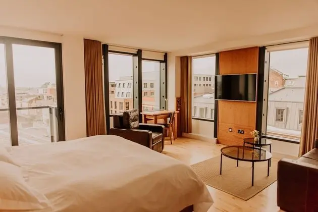 Corner Suite